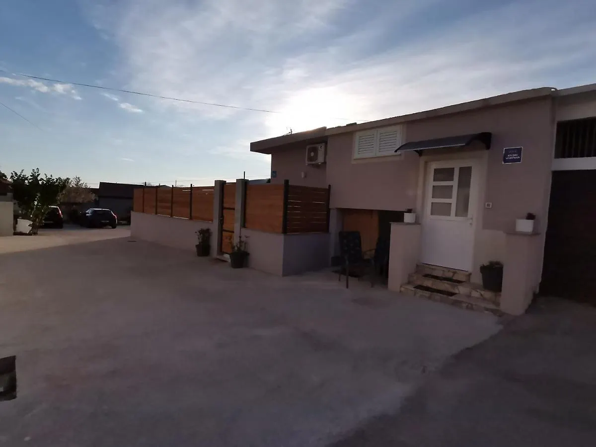 Pop Holiday House Zadar Apartment